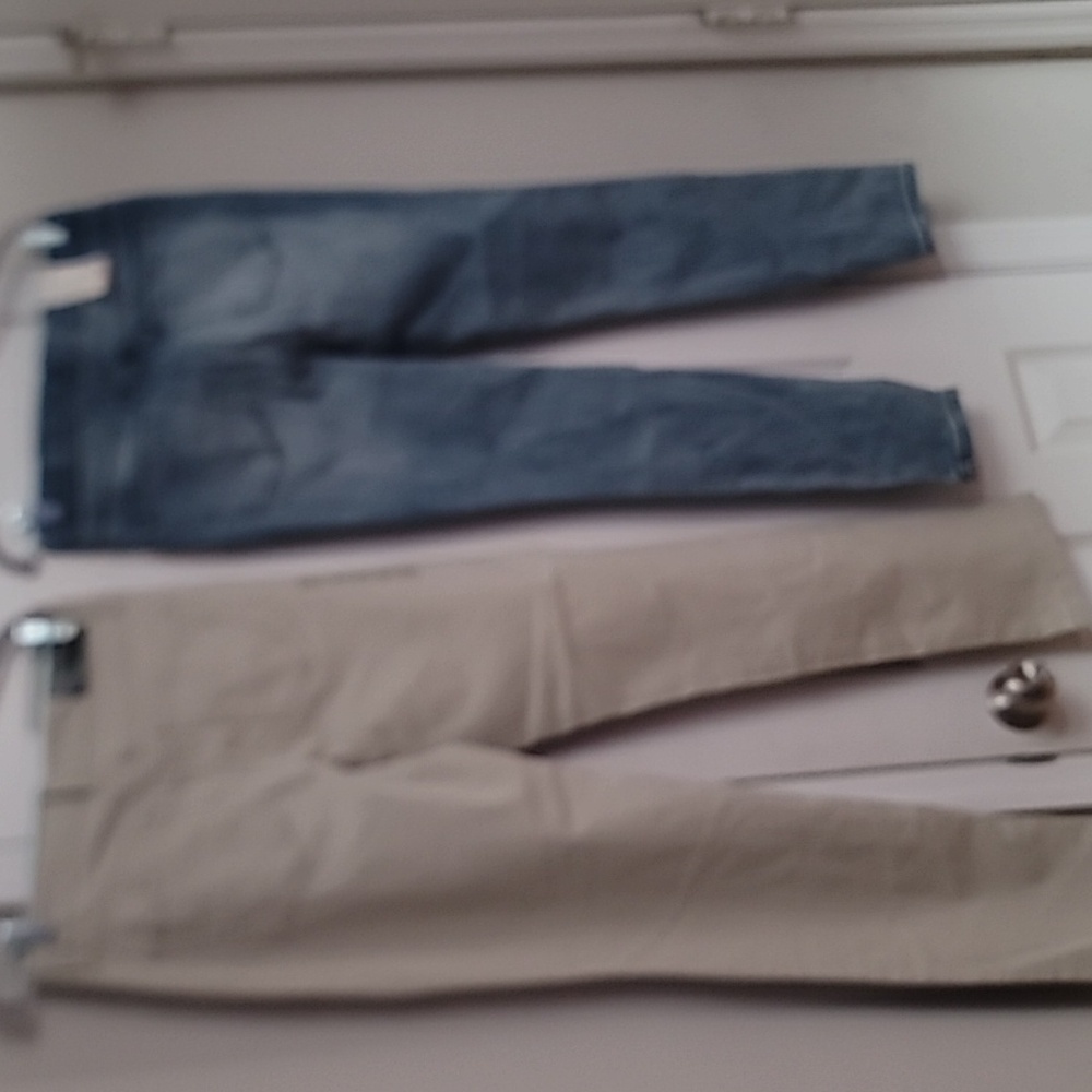 2 Pairs Of Women's Pants - Picture 2 of 6